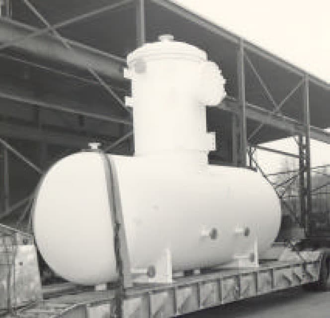 Large horizontal industrial vessel